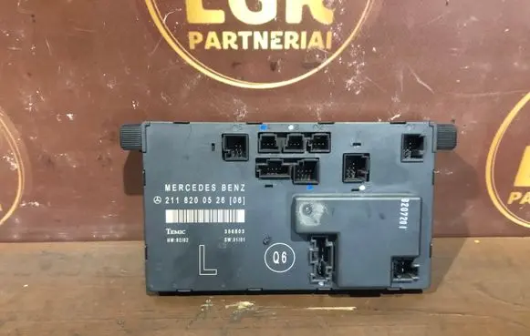Mercedes-Benz E W211 Door control unit/module 2118200526