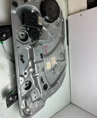 Volkswagen Polo IV 9N3 Front door window regulator motor 6Q2959802A 400645E