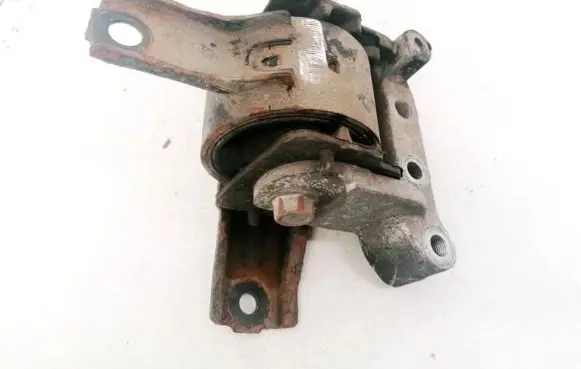 Dodge Caliber Engine mount bracket