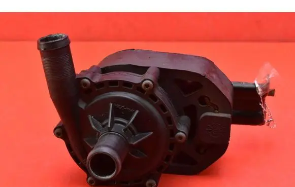 Tesla Model S Water pump 6008047-00-E