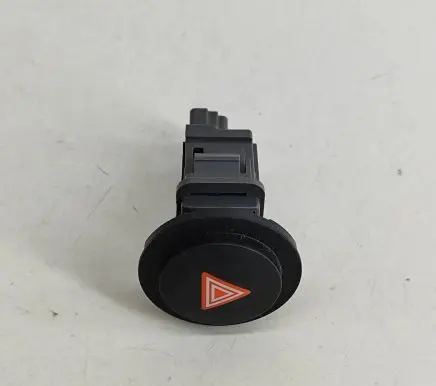 Peugeot 108 Hazard light switch B000778280