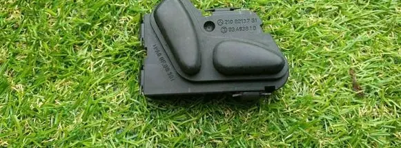 Mercedes-Benz E W210 Seat control switch A2108213751
