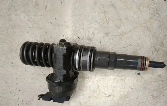 Skoda Superb B6 (3T) Fuel injector 0414720313