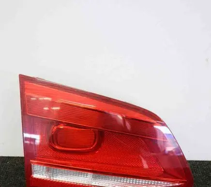 Tailgate rear/tail lights
