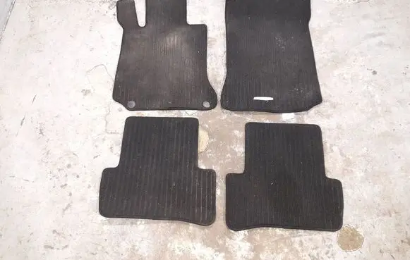 Mercedes-Benz C W204 Car floor mat set 2046840703 2046840803