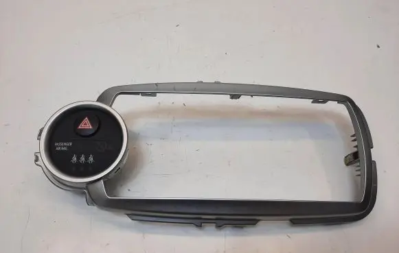Toyota Yaris Hazard light switch 0D010 86451