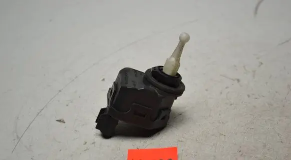 Mitsubishi Carisma Headlight level adjustment motor 007878
