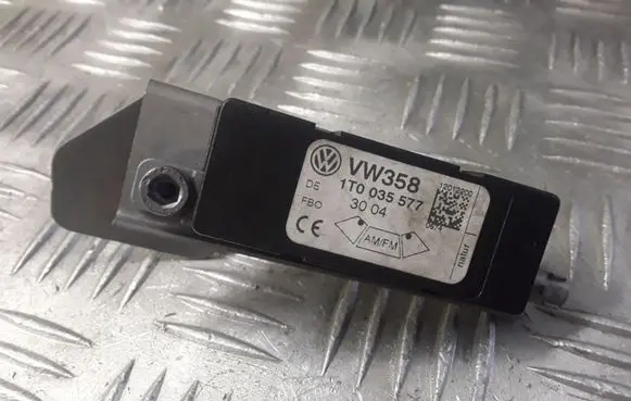 Volkswagen Touran I Aerial antenna amplifier 1T0971501L 1T0035577
