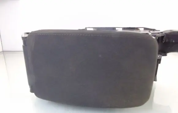 Volkswagen Golf VI Armrest