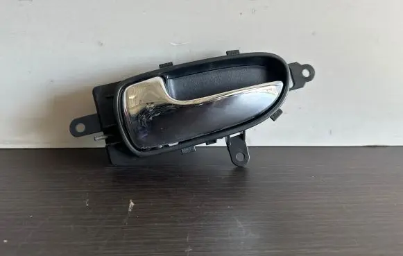 Nissan Leaf I (ZE0) Front door interior handle 