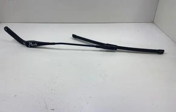 BMW 1 E81 E87 Front wiper blade arm