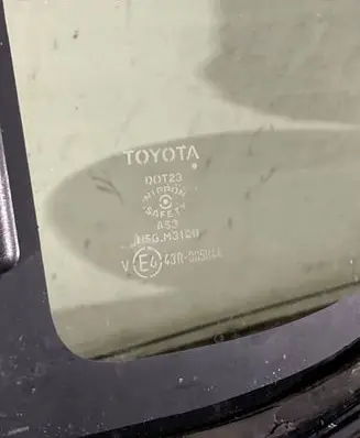 Toyota RAV 4 (XA40) Rear vent window glass 43R005844 AS3