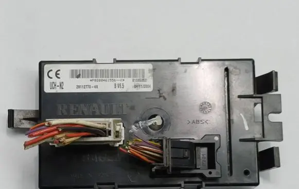Opel Vivaro Comfort/convenience module P8200461556K UCHN2 281127704A