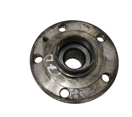 Volkswagen Touran I Rear wheel hub