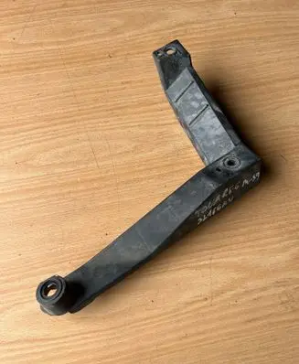 Volkswagen Touareg I Rear bumper mounting bracket 7L6807862