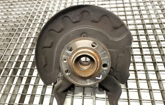 Volkswagen Polo V 6R Front wheel hub spindle knuckle