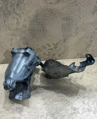 Mercedes-Benz C W204 Engine mounting bracket A6512233504 A6511500175 AC46000