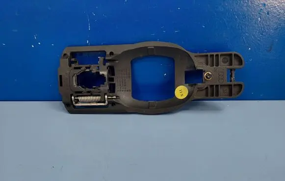 Rear door exterior handle/bracket