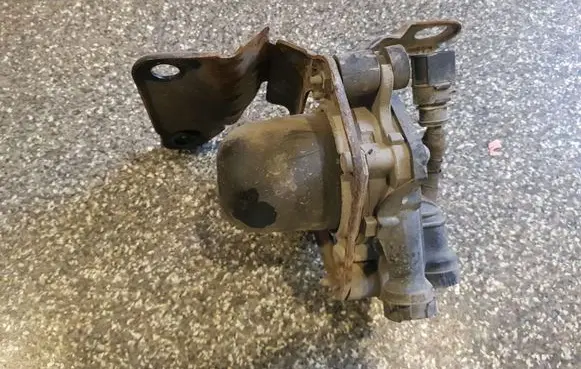 Volkswagen PASSAT CC Secondary air pump 11800068