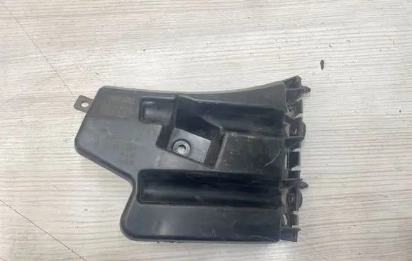Volvo V60 Front bumper mounting bracket 30796626
