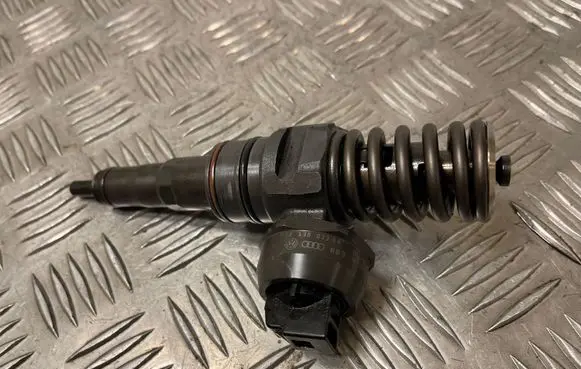 Skoda Octavia Mk2 (1Z) Fuel injector 038130073BN 0414720313