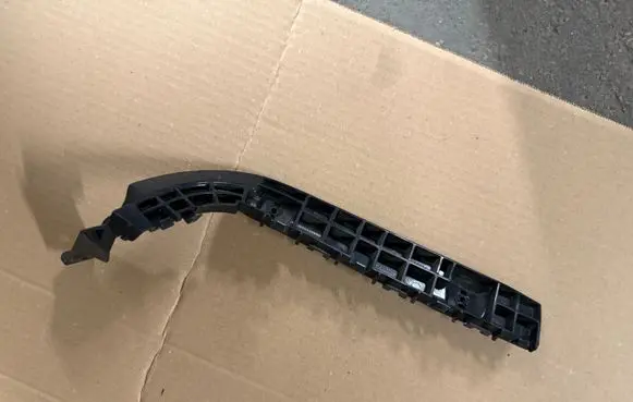 Suzuki SX4 S-Cross Rear bumper mounting bracket 7183261M0