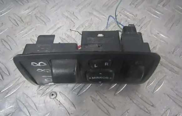 Toyota Yaris Wing mirror switch 183574