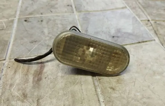 Volkswagen Golf IV Front fender indicator light 1J5949117