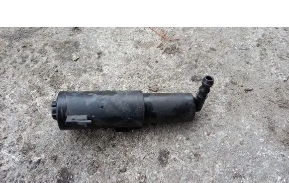 BMW 7 F01 F02 F03 F04 Windshield washer spray nozzle 