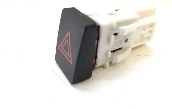 Nissan Qashqai Hazard light switch 25290