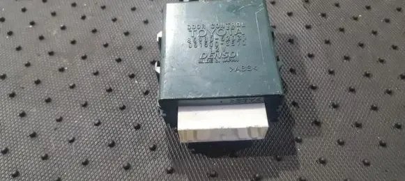 Toyota Yaris Door control unit/module 8598052031 85980-52031