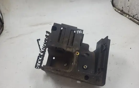 Volkswagen PASSAT B6 Glow plug pre-heat relay 0281003038