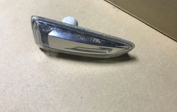 Opel Astra J Front fender indicator light 13273104