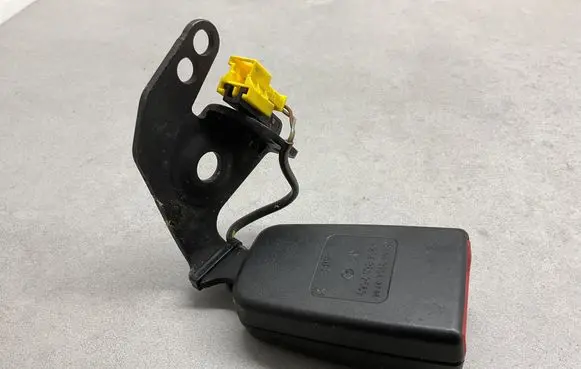 Mercedes-Benz C W204 Rear seatbelt buckle 340431542