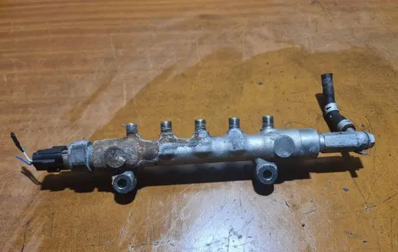 Subaru Forester SH Fuel distributor 