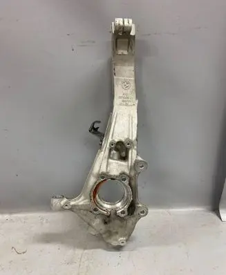 BMW X5 G05 Front wheel hub 6876655