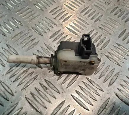 Volkswagen PASSAT B5 Central locking motor 3B0959781D