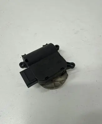Audi A4 S4 B6 8E 8H Air flap motor/actuator 0132801302