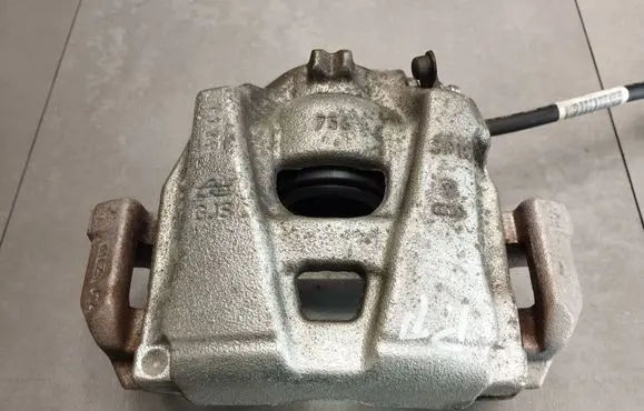 Audi A5 Sportback 8TA Front brake caliper