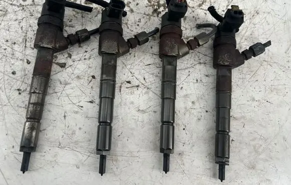 Opel Insignia A Fuel injectors set 0445110299