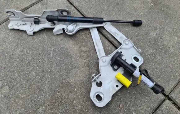 BMW X3 G01 Engine bonnet/hood hinges 7397500