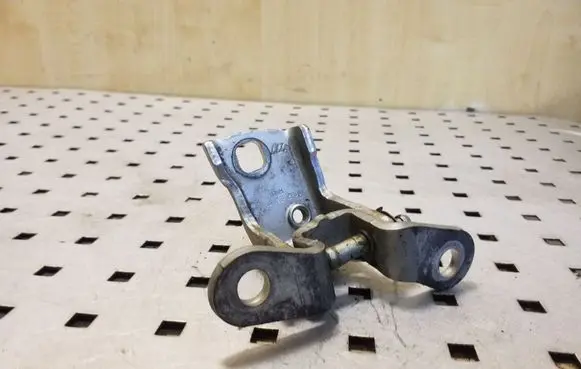 Ford Mondeo Mk III Rear door upper hinge