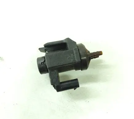 BMW 5 F10 F11 Vacuum valve 70478502 8570591 19T095