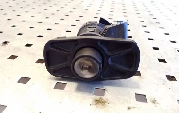Mercedes-Benz C W205 Tailgate exterior lock A2047500061