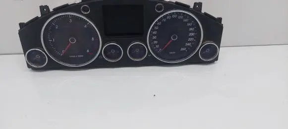 Volkswagen Touareg I Speedometer (instrument cluster) 7L6920881A