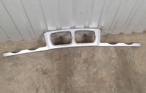 BMW 5 E34 Front bumper upper radiator grill