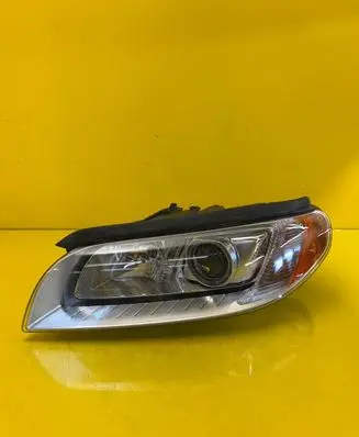 Volvo V70 Headlight/headlamp 31353532