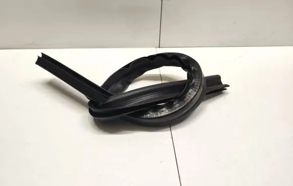 Porsche Macan (95B) Engine compartment rubber 95B823737