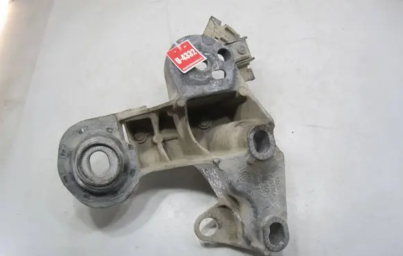 Audi A4 S4 B6 8E 8H Engine mounting bracket 8E0199352