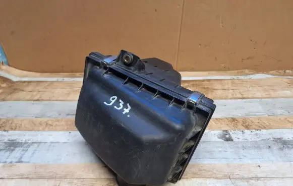 Suzuki Wagon R+ Air filter box 1370083E00